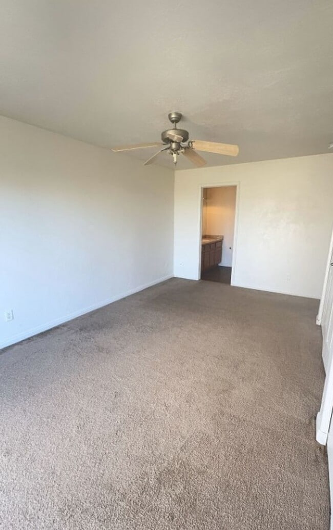 Building Photo - 4281 Wagon Wheel Dr E