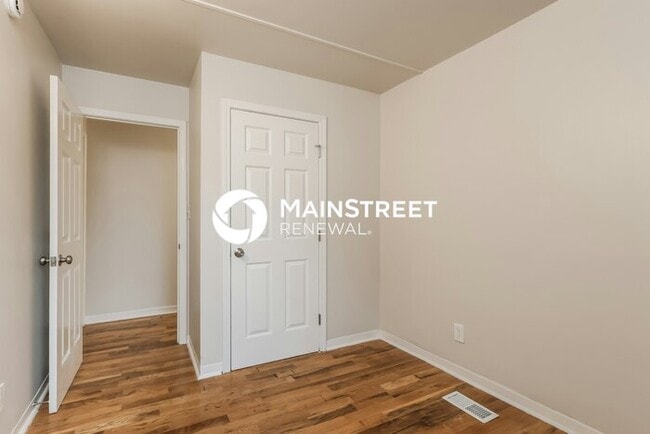 Building Photo - 3 Bedroom Pet-Friendly Home in Louisville,...