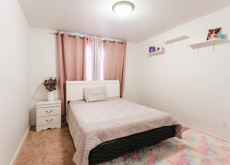 Building Photo - 431 W Palomino Way