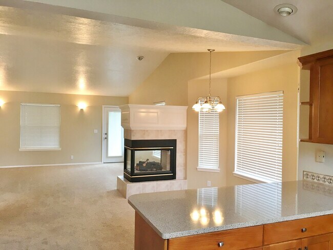 Building Photo - Beautiful 3 bed 2 bath home in a quiet cul-d-sack in downtown Eagle off Palmetto Ave