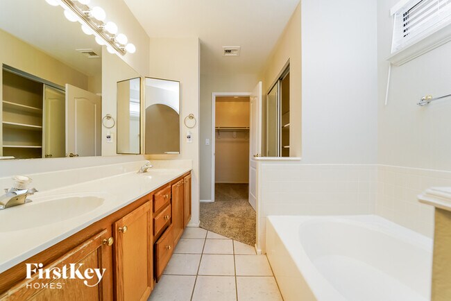 Building Photo - 2701 W Camino De La Joya