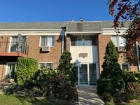 Building Photo - 10385 Dearlove Rd