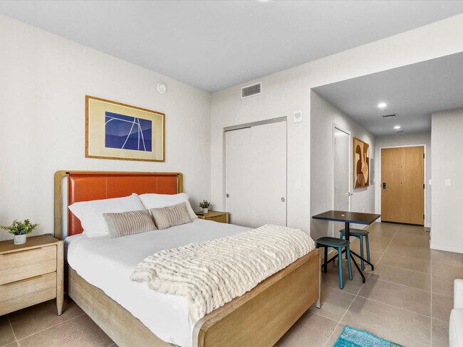 Building Photo - 11 NE 6th St