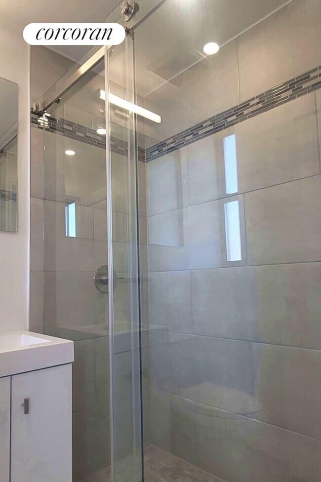 Building Photo - 45 W 81st St