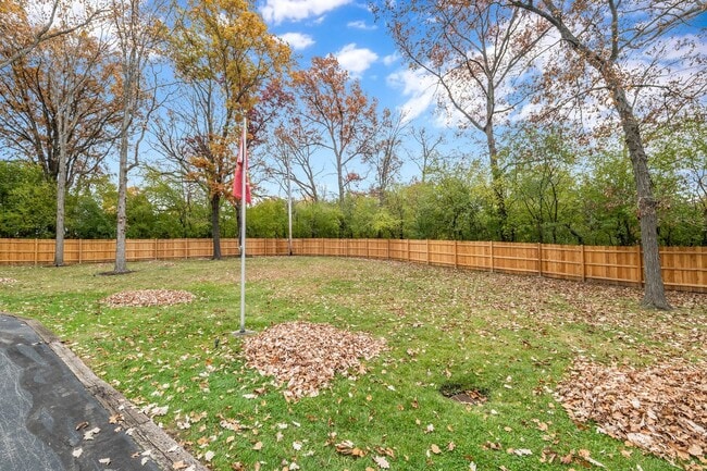 Building Photo - 15160 W Oak Spring Rd