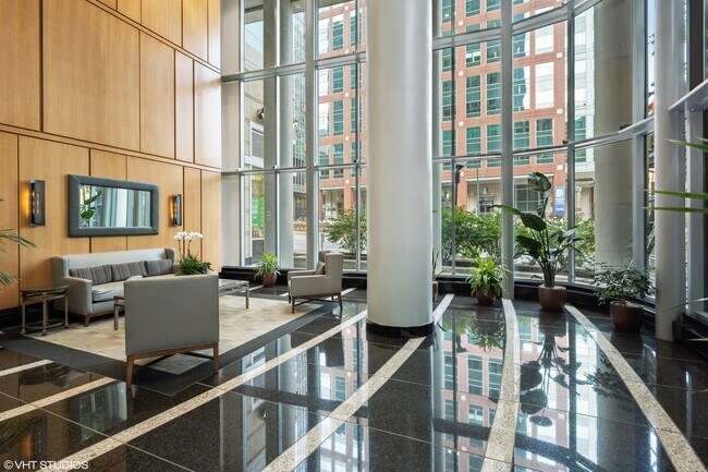 Building Photo - 345 N LaSalle St