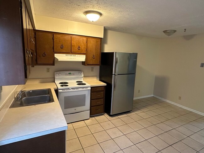 Building Photo - 415 Ridgewood Ln