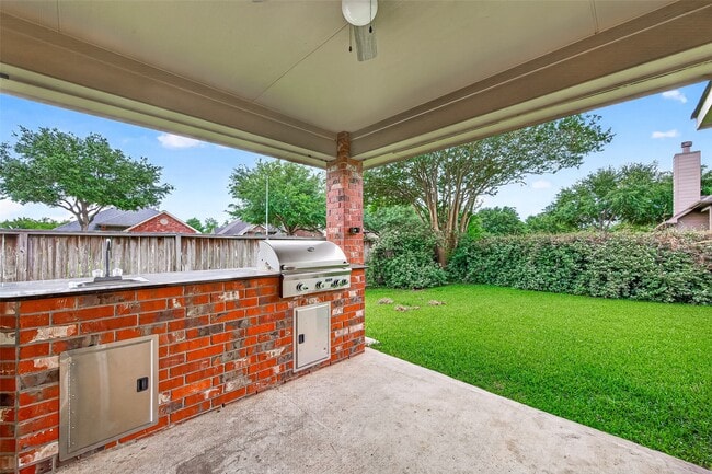 Building Photo - 6030 Wildbriar Ln