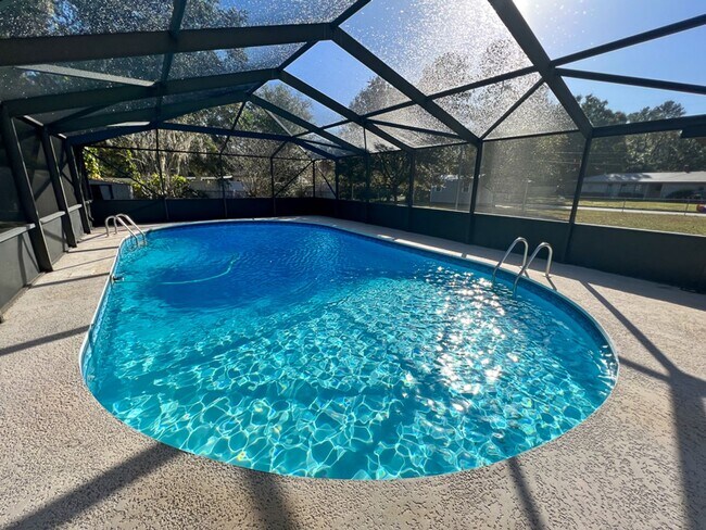 Building Photo - Pet Friendly 5BR/3BA Pool home in Northwoo...