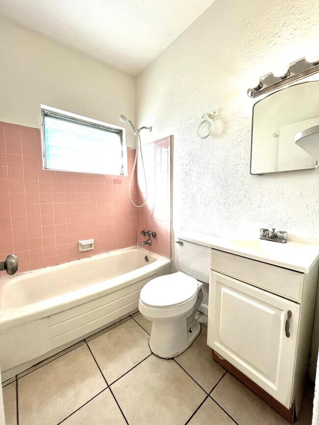 Building Photo - 107 Mayfair Cir