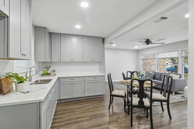 Building Photo - 623 Weizmann St