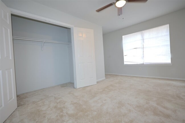 Building Photo - 3229 Continental Dr