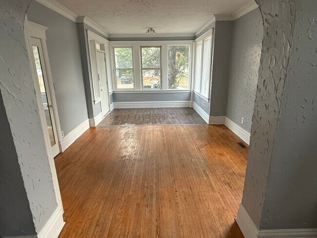 Building Photo - 2315 N Bigelow St