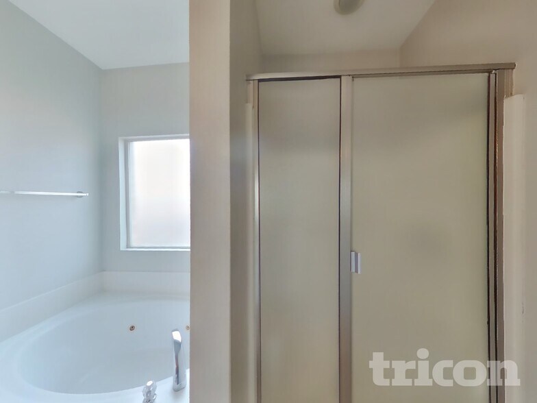 Building Photo - 2809 Thistlewood Dr