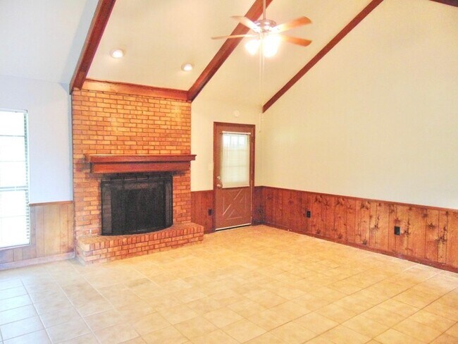 Building Photo - Beautiful Home for Lease!