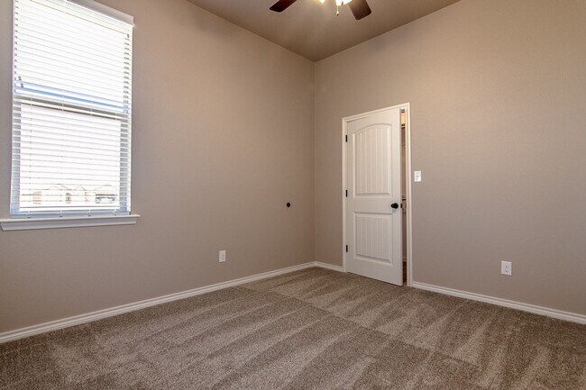 Building Photo - 9609 Hyden Ave