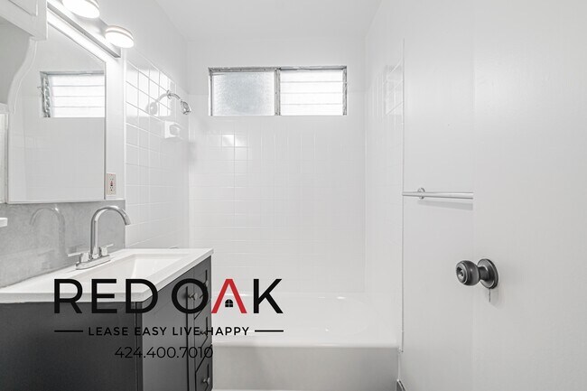 Building Photo - 1403 Tamarind Ave