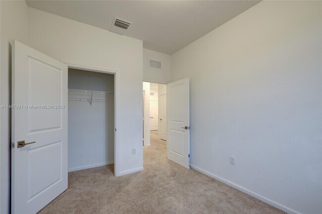 Building Photo - 1170 SW 7th Ct