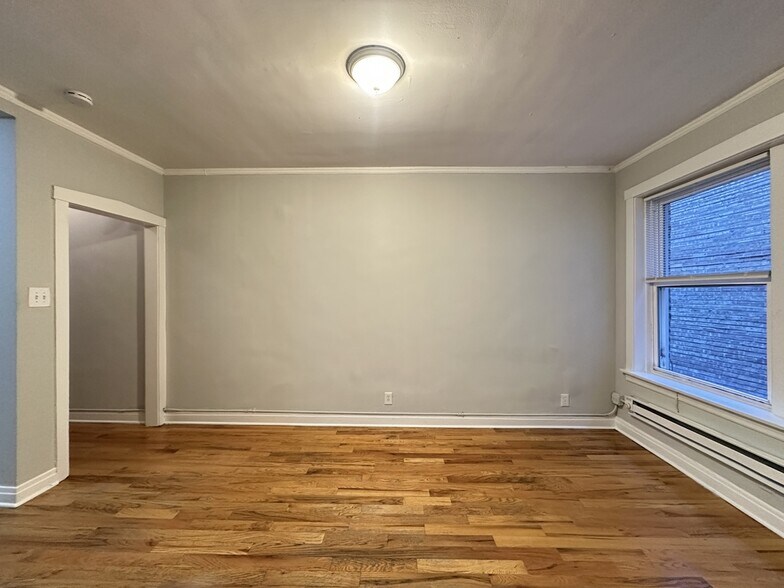 Building Photo - 516 W Melrose St