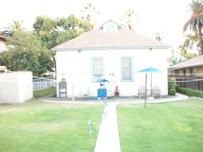 Building Photo - W23rd 445