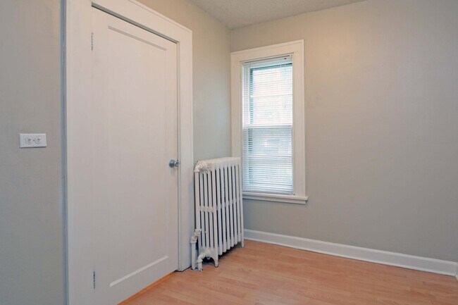 Building Photo - 3 Bed 1.5 Bath Single Family Home in St. Pau