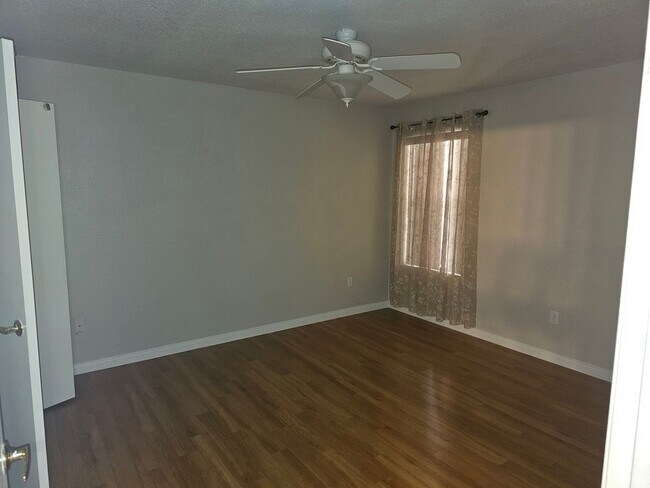 Building Photo - 1 Bedroom Condo located at Bella Club