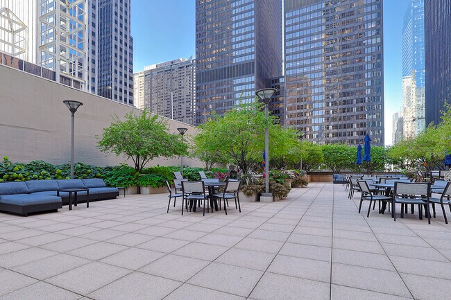Building Photo - 222 N Columbus Dr