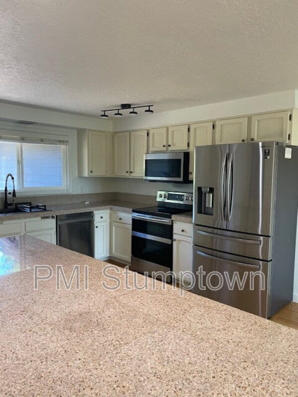Building Photo - 11095 SE 92nd Ct