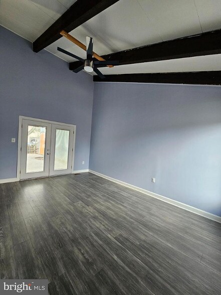 Building Photo - 6020 Regents Park Rd