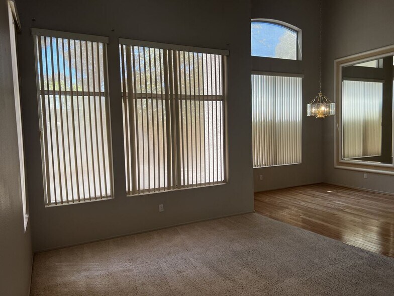 Building Photo - 8327 San Ramon Dr