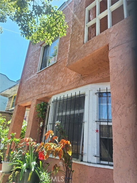 Building Photo - 1943 Estrella Ave