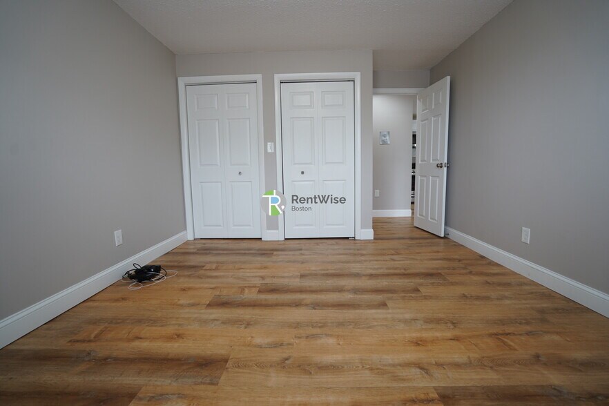 Building Photo - 971 Fellsway