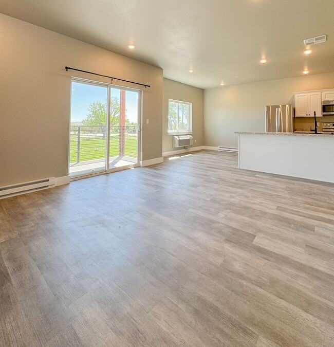 Building Photo - Pet Friendly 2 bed/ 2 bath unit at Soldier...