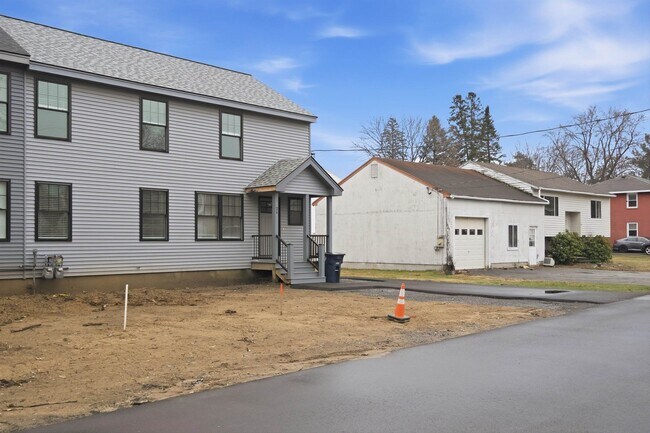 Building Photo - 24 Daytona St