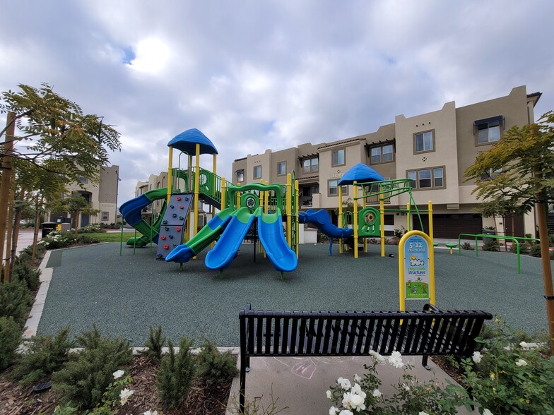 tot lot - 328 Lagoon Way