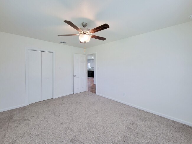 Building Photo - 413 S Market St