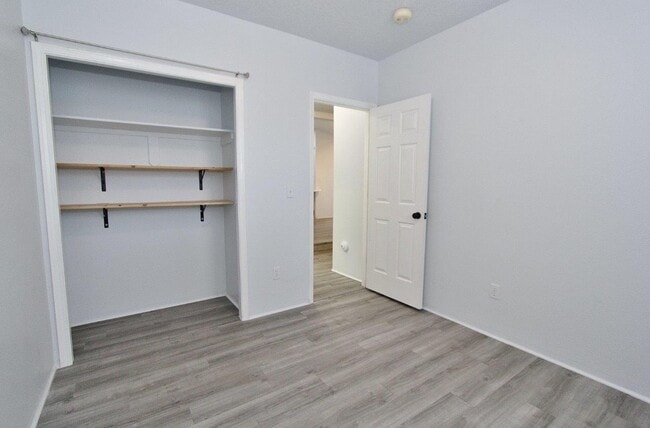 Building Photo - Single-Level Home in Quiet Neighborhood
