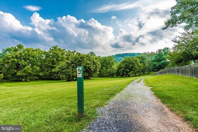 Building Photo - 6976 Meadowpoint Terrace