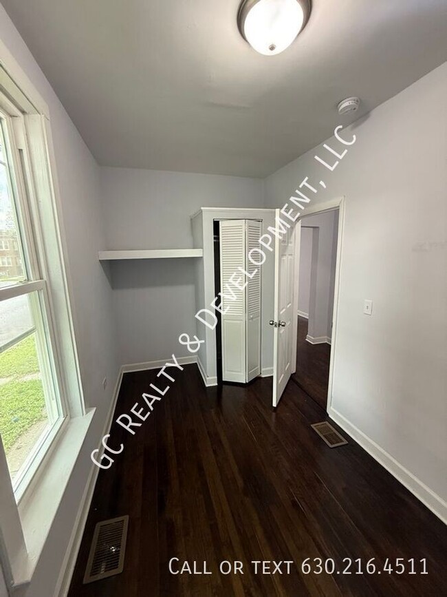 Building Photo - 1501 N Leamington Ave