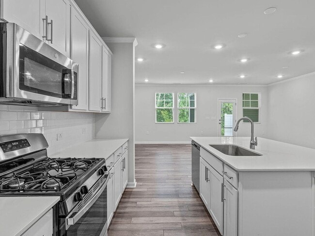 Building Photo - 3BR Like-New Townhome – GREAT PRICE - Community Pool/Playground