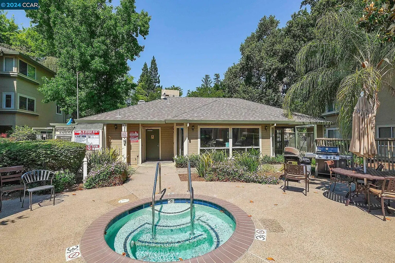 Building Photo - 2530 Oak Rd