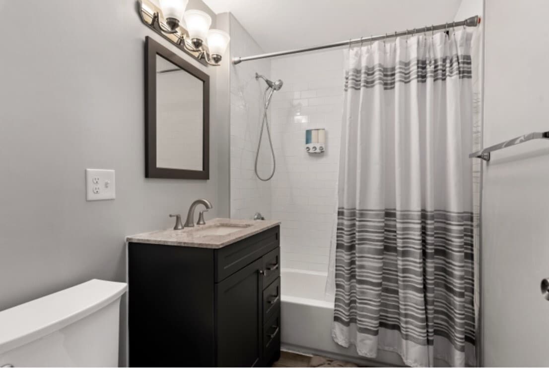 Building Photo - 7 Abbotsford St