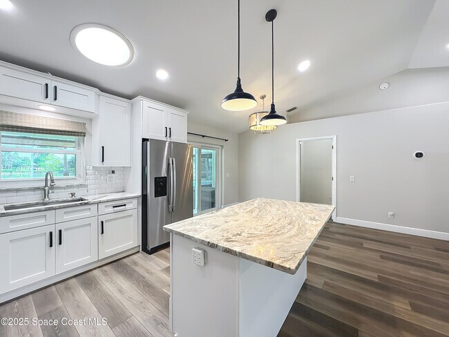 Building Photo - 1342 Richwood Cir