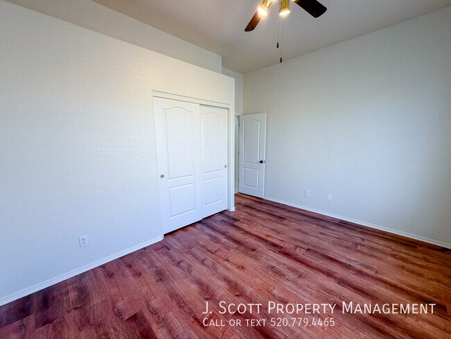 Building Photo - 279 W Desert Ave