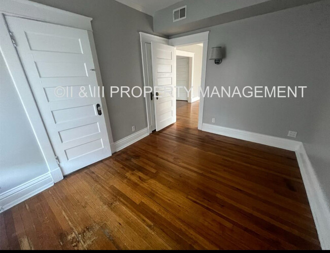 Building Photo - 217 W 37th St