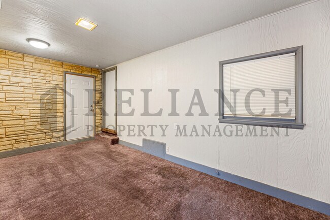 Building Photo - 2922 S Euclid St