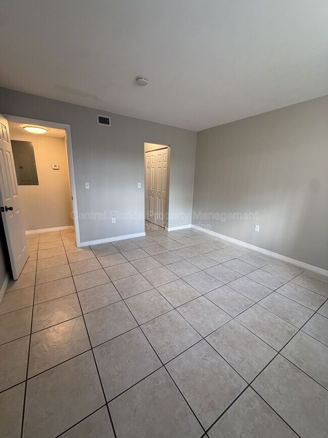 Building Photo - 942 N Lake Destiny Rd