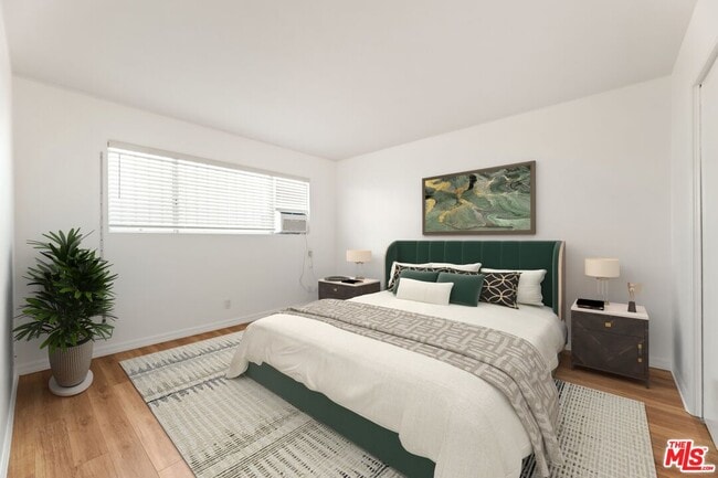 Building Photo - 1608 S Bentley Ave