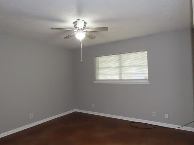 Building Photo - Cozy 2 Bedroom 1 Bath in Whitehouse