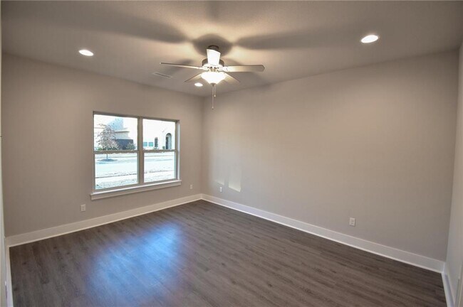 Building Photo - 747 N Malbec Rd